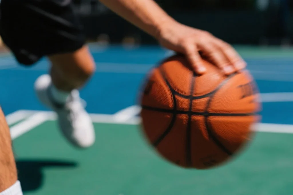 篮球场上的专注与技巧